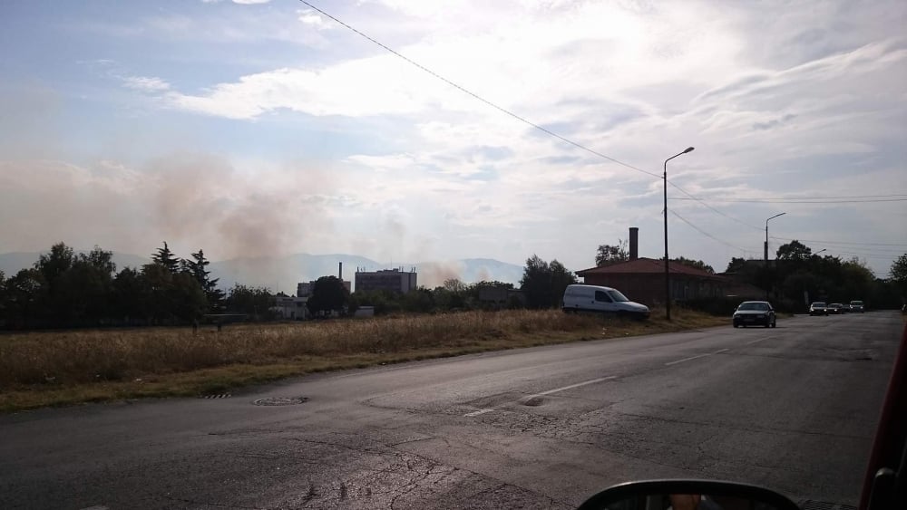 При изпитване на боеприпаси пламна полигона на ВМЗ (СНИМКИ)