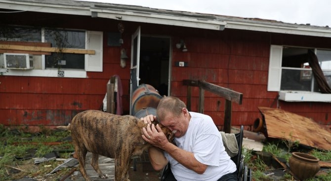 Ужасни новини за Хюстън: Наводненията се засилват, 30 хиляди остават без дом