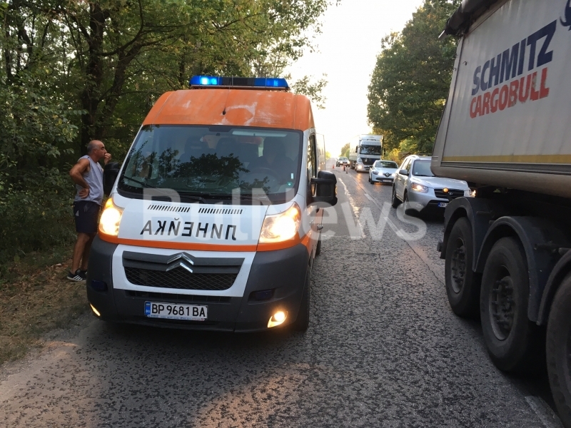 СНИМКИ от брутално меле край "Мара Врачанка" – има ранени
