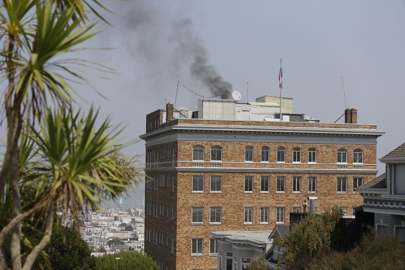 Пушек се изви над закритото руско консулство в Сан Франсиско