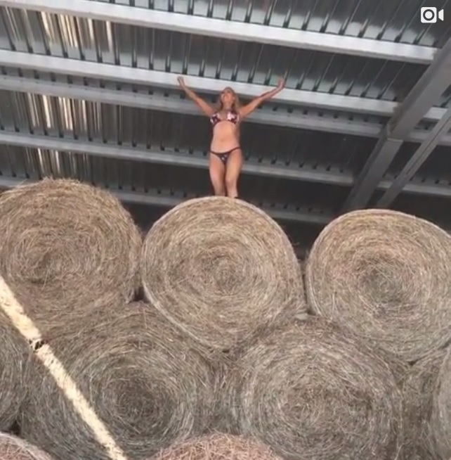 WWE: Кечистът Русев накара жена си Лана да дои крави в България! (СНИМКИ/ВИДЕО 18+)