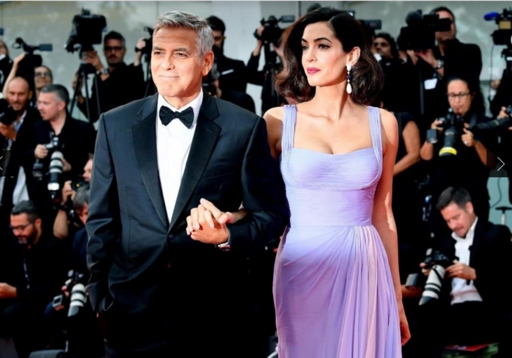 Три месеца след раждането Амал Клуни изглежда невероятно във Венеция (ГАЛЕРИЯ)