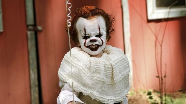 Тийнейджър превърна 3-годишния Луи в най-зловещото дете на света: Клоунът-убиец Пениуайз (СНИМКИ) 