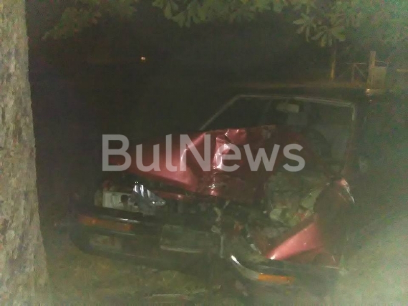  Пиян и без книжка циганин се размаза с колата си във Врачанско (СНИМКИ)
