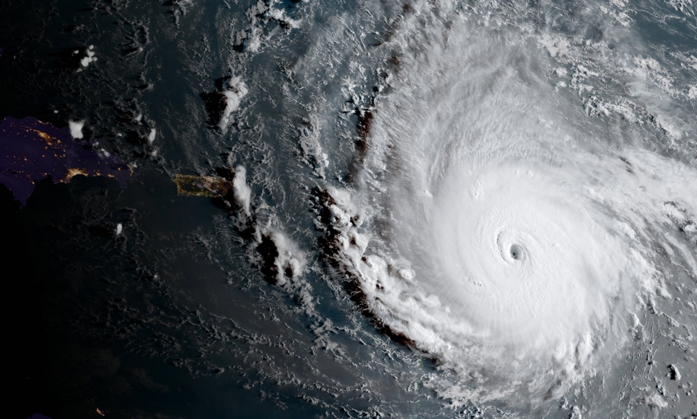 Ураганът "Ирма" удари един от най-райските острови в света (ВИДЕО)