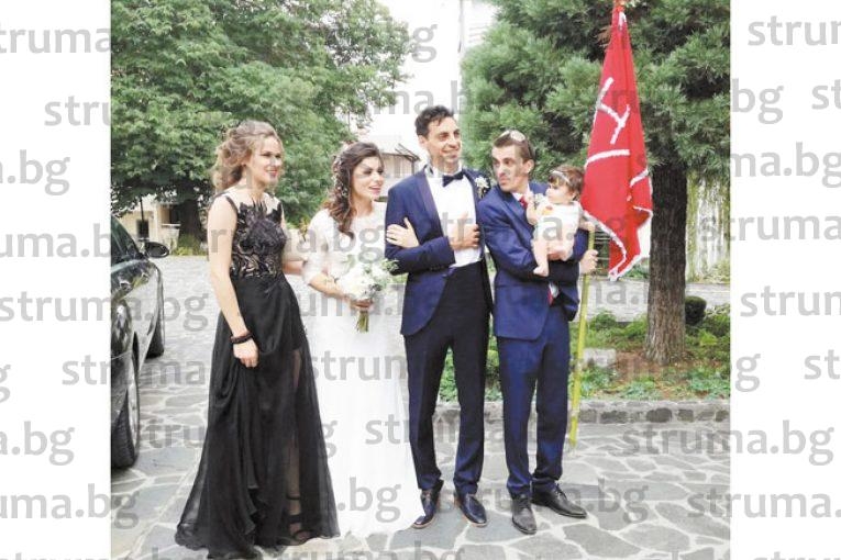 Гастарбайтери вдигнаха сватба за чудо и приказ в Сандански, вицепремиер и зам.-министър се хванаха на хоро (СНИМКИ)
