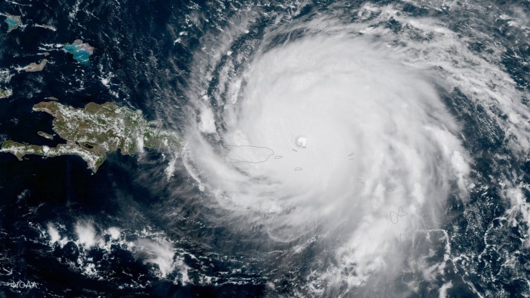 Ураганът Хосе набира мощ