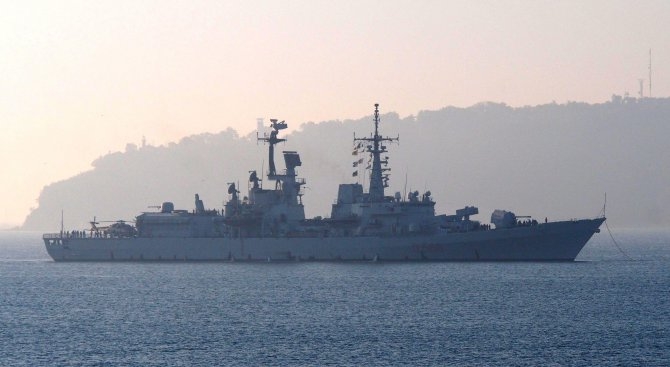 Разрушителят от италианските ВМС "Луиджи Дуранд де ла Пене" акостира във Варна (СНИМКИ)