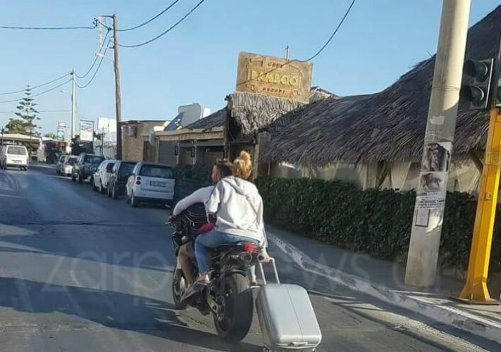 Така си носят багажа в Гърция (СНИМКА)