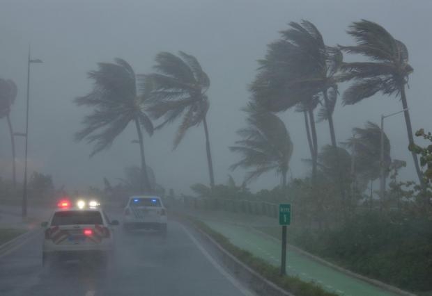 Милиони сгради са без електричество във Флорида, ето накъде се насочва ураганът