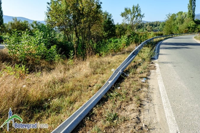 25-годишният Николай е загиналият при зверската катастрофа в Софийско! СНИМКИ показват къде се е приземил мерцедесът ковчег