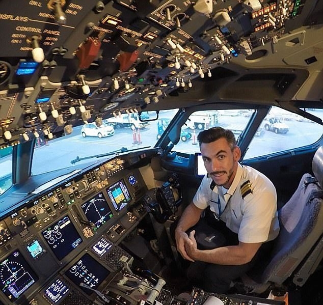 Безстрашен пилот се снима извън кабината на самолета си и стана звезда (СНИМКИ)