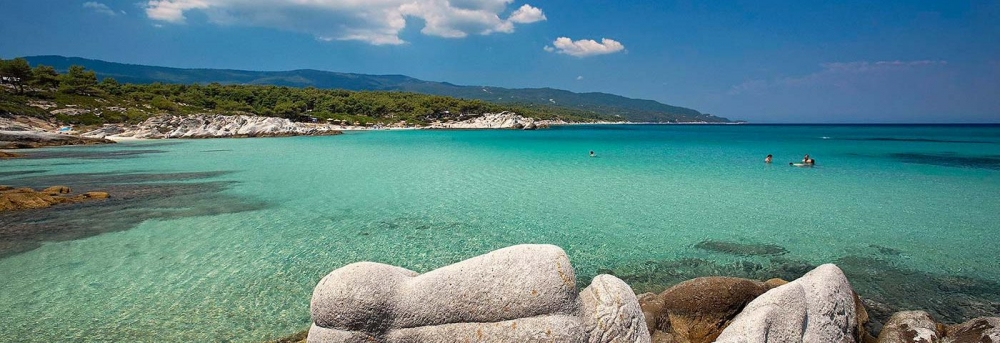 Затънтените плажчета на нашето Черноморие изчезнаха и всички се юрнаха към оазиса Ситония (СНИМКИ)