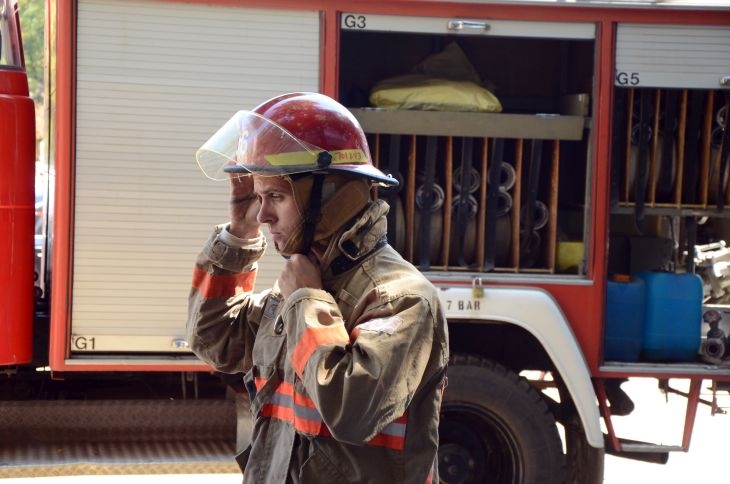 Фоторепортаж в БЛИЦ: Пожарникари щурмуваха жълтите павета в столицата!