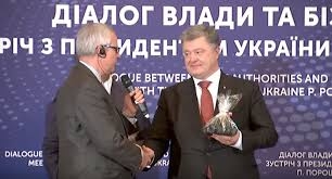 Днес в Одеса са посрещнали с хляб и сол първия кораб с американски въглища за Украйна, Порошенко получил скъп дар (ВИДЕО)