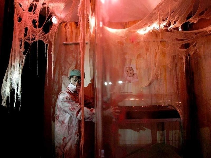 Зловещо: Посетител на увеселителен парк умря в къща на ужасите 