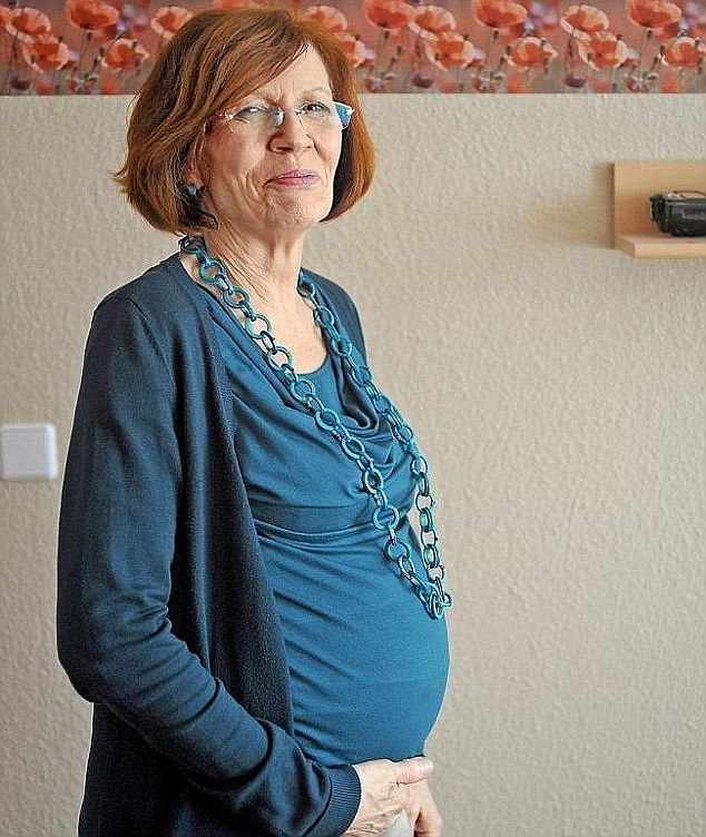 Невероятно, но факт! 65-годишна майка на 13 деца роди четиризнаци (СНИМКИ)
