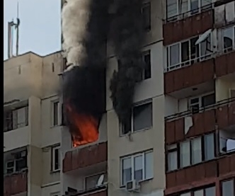 Сигнал до БЛИЦ: Пламна триетажна сграда в столичния квартал Илиянци, има пострадал