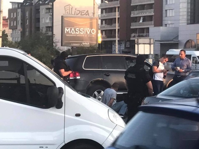 След напомпания бабаит с „Ауди“ с 520 коня, тръгнал да гази полицаи в София, сега джигит с „Опел Вектра“ реши да му подражава