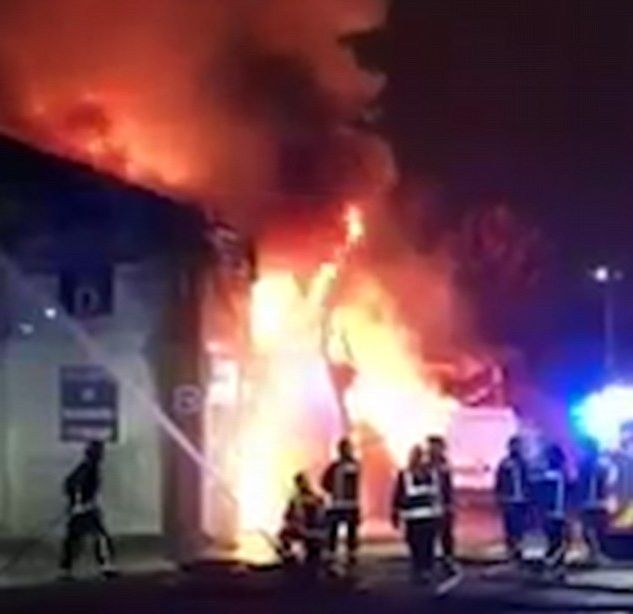 Голям пожар гори в Лондон (СНИМКИ/ВИДЕО)