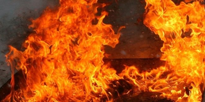 Сигнал до БЛИЦ: Запалиха постройка до жп завода в София
