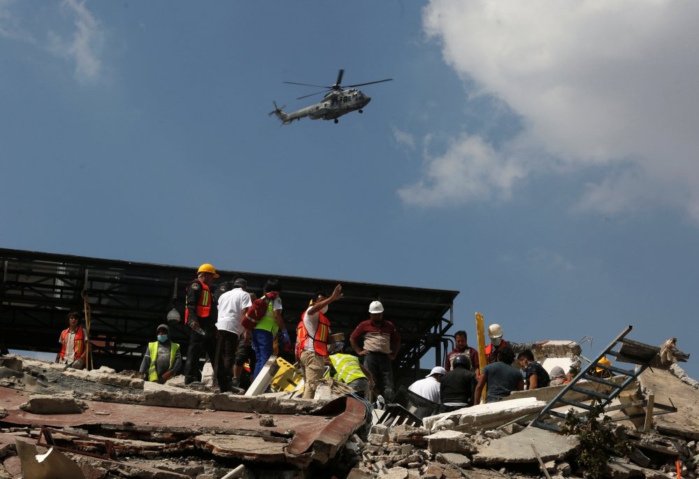 В Мексико е ад след унищожителното земетресение! 21 деца загубиха живота под останките на училище, трагедията е неописуема (СНИМКИ/ВИДЕО/ОБЗОР) 