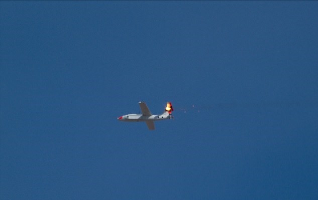 Американската армия показа как лазерът „Антена“ сваля пет дрона (ВИДЕО)