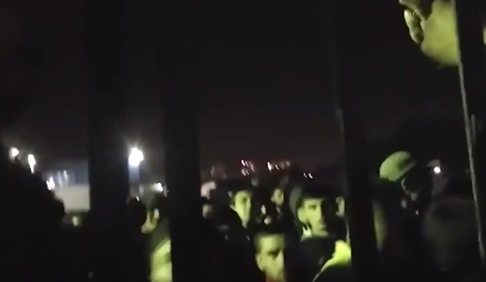 Появи се ВИДЕО от зверския бой между мигранти и полиция в Москва, над 150 души са арестувани