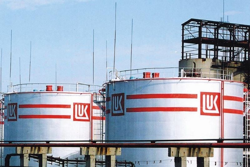 Важна клечка от "Лукойл": Ще трябва да се примирите с евтиния петрол 