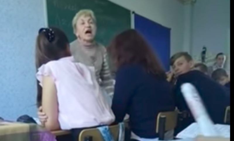 "Тъпи животни": крещи бясна учителка на учениците си  (ВИДЕО)