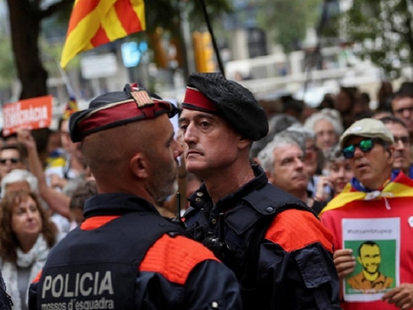 Извънредно! Нашенци от Испания: Страната е на ръба на гражданска война, Каталония е буре с барут готово да избухне (СНИМКИ/ВИДЕО)