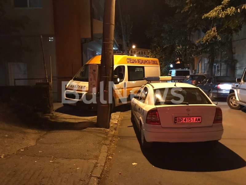 Огромна трагедия във Враца! Пожарникари разбиха врата на апартамент и се натъкнаха на нещо ужасяващо (СНИМКИ)