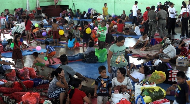 Грандиозна евакуация на остров Бали! 34 000 души напуснаха домовете си заради вулкан, летището e пред затваряне! (СНИМКИ/ВИДЕО)