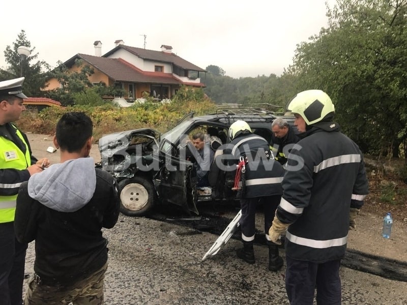 Автомеле до Вичов хан край Враца, три линейки и две пожарни спасяват пострадалите (СНИМКИ)