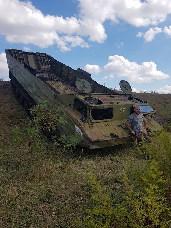 Ловецът на бежанци Динко пак разбуни духовете! За война ли се готви, чудят се всички, гледайки тези СНИМКИ  