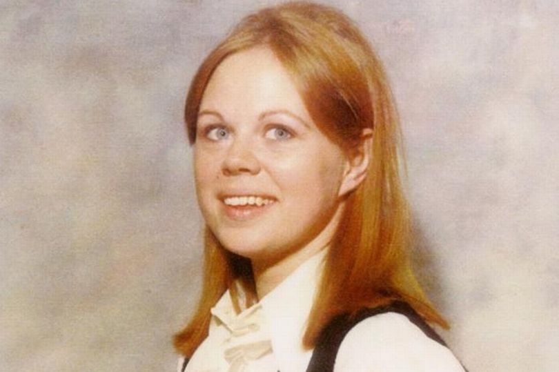 Зловеща мистерия с майка, убита от клоун, се разплете след 27 години разследване (СНИМКИ)