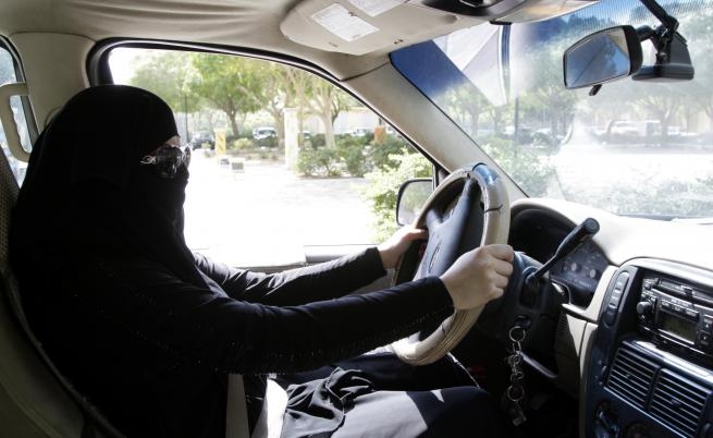 Мощна съпротива в Саудитска Арабия  срещу падането на забраната за жените да шофират 