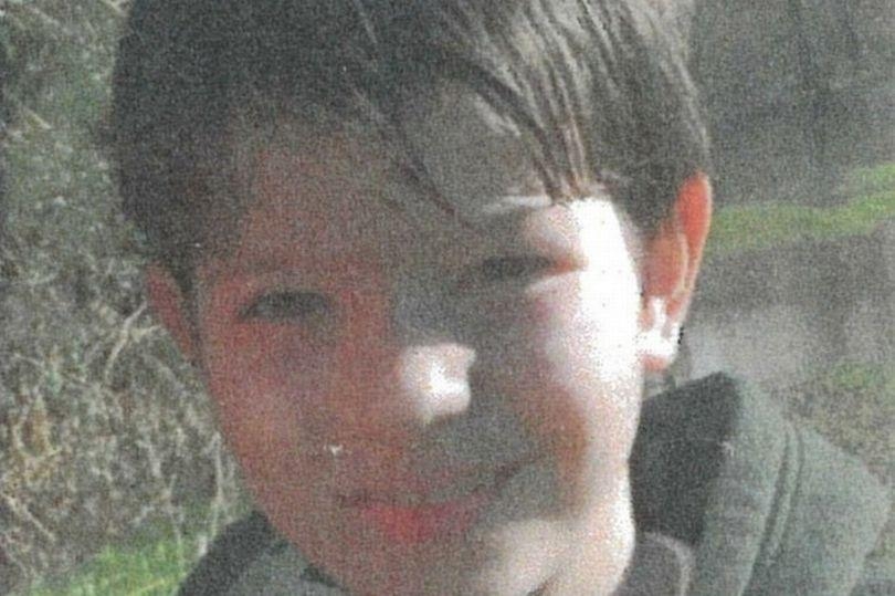 Момче веган на 12 години се самоуби, след като гамени го замеряли с месо