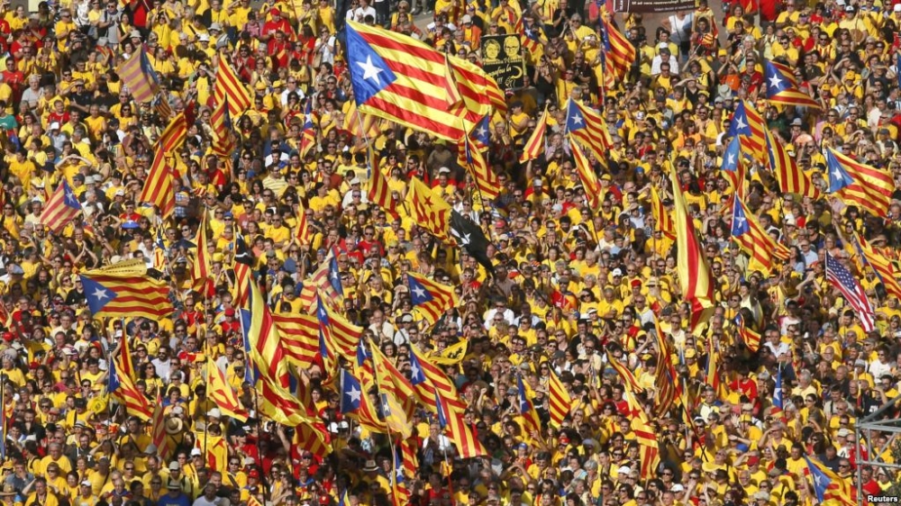Хиляди са по улиците на Барселона, за да подкрепят референдума за независимост (ВИДЕО)  