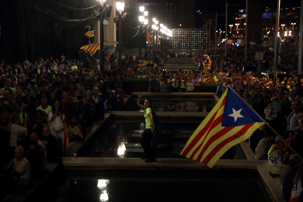 Ден преди референдума в Каталония, какво се случва в Испания (СНИМКИ)