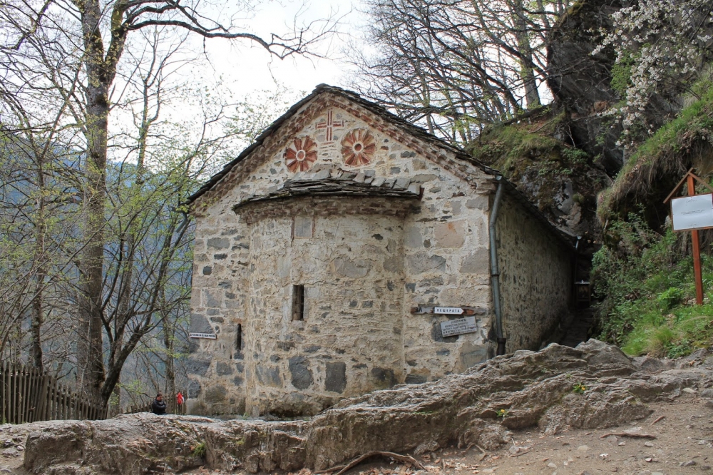 Руши се една от най-старите църкви в България