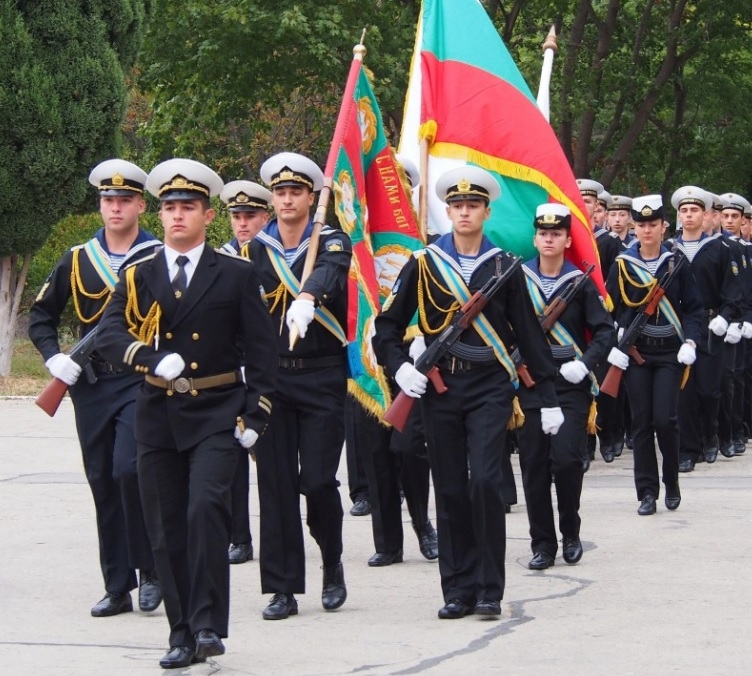 Те са млади, красиви и вече са военни лекари, вижте как се заклеха първите курсисти (СНИМКИ)