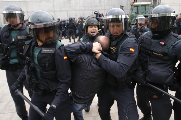 Социалистите в Испания призоваха премиера да преговаря с властите в Каталония