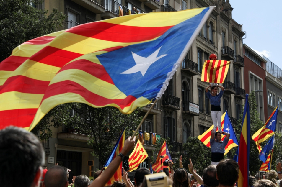 Престараха се: Избирателната активност в Каталония надвиши броя на избирателите