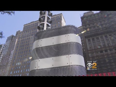 Мистериозни метални кули никнат по улиците на Ню Йорк, никой не знае нищо за тях, властта мълчи (ВИДЕО)
