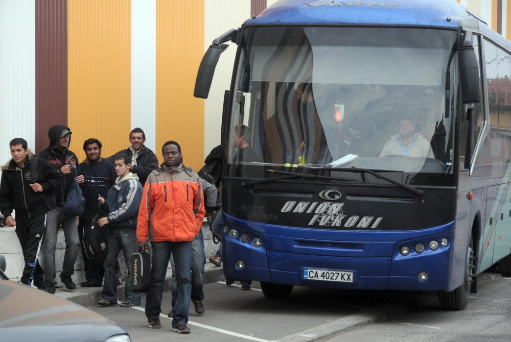 Кошмар! Автобус от Бургас аварира на път за София, пътници висят 2 часа край Стара Загора (СНИМКИ)