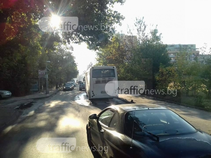 Автобус се запали в движение в Пловдив (СНИМКИ)