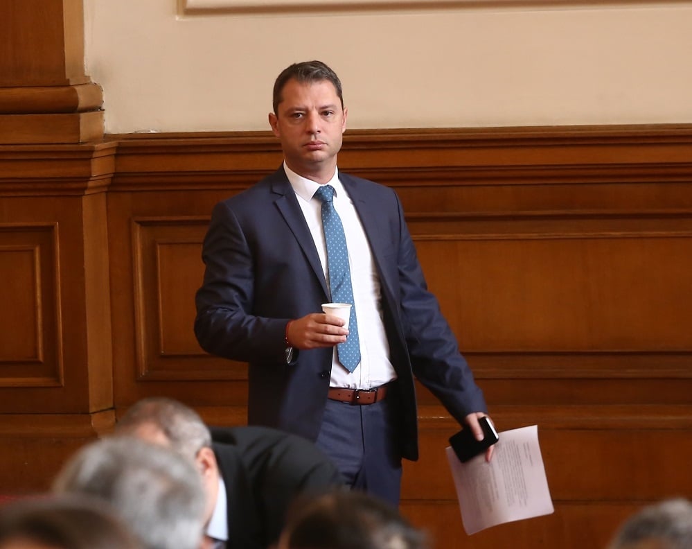 КС обяви за противоконституционен отказа на Народното събрание да приеме оставката на Делян Добрев