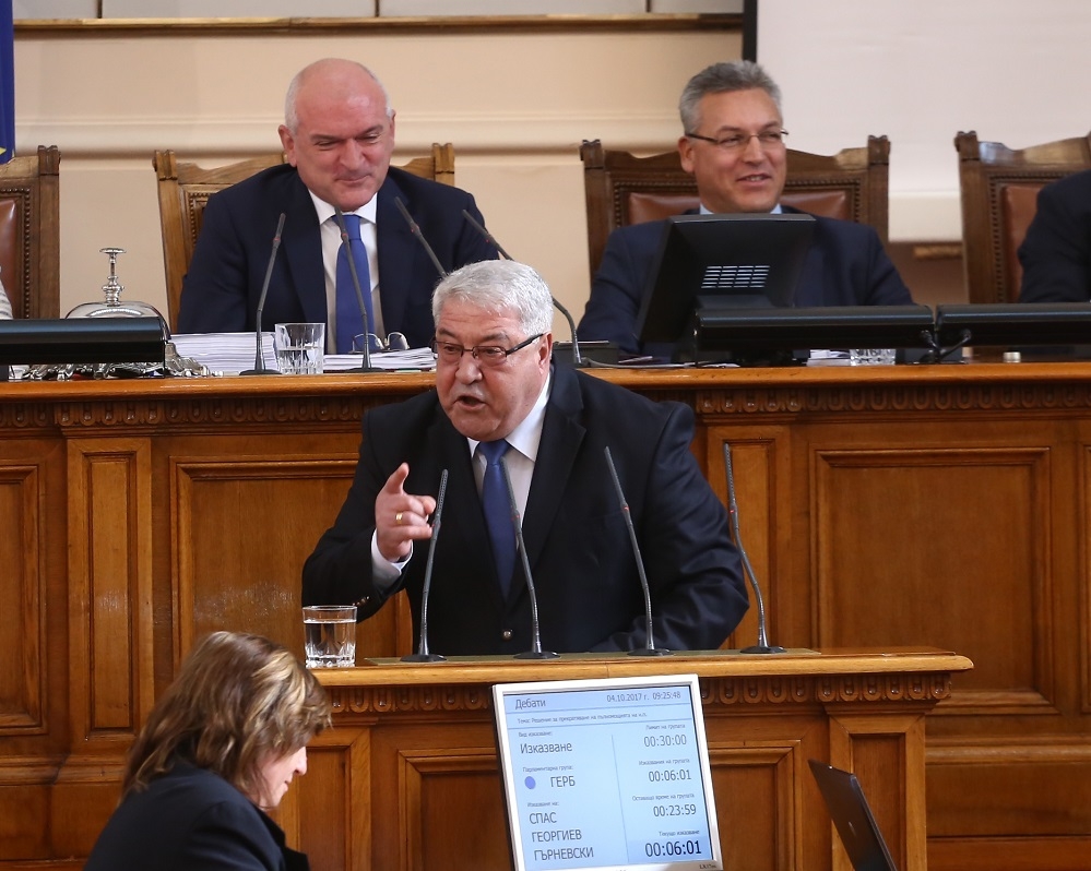 Жега в парламента! Гърневски и ГЕРБ скочиха на Нинова с тежко обвинение за международен лобистки скандал