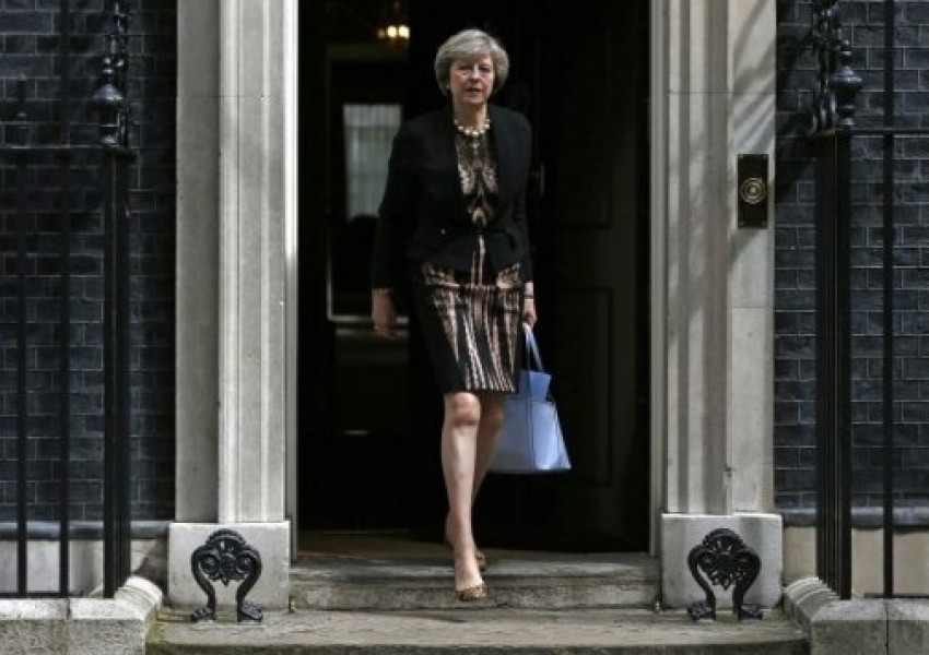 The Guardian: Отчаяната Тереза Мей разкри план Б за Брекзит, впуска се в ново безумие